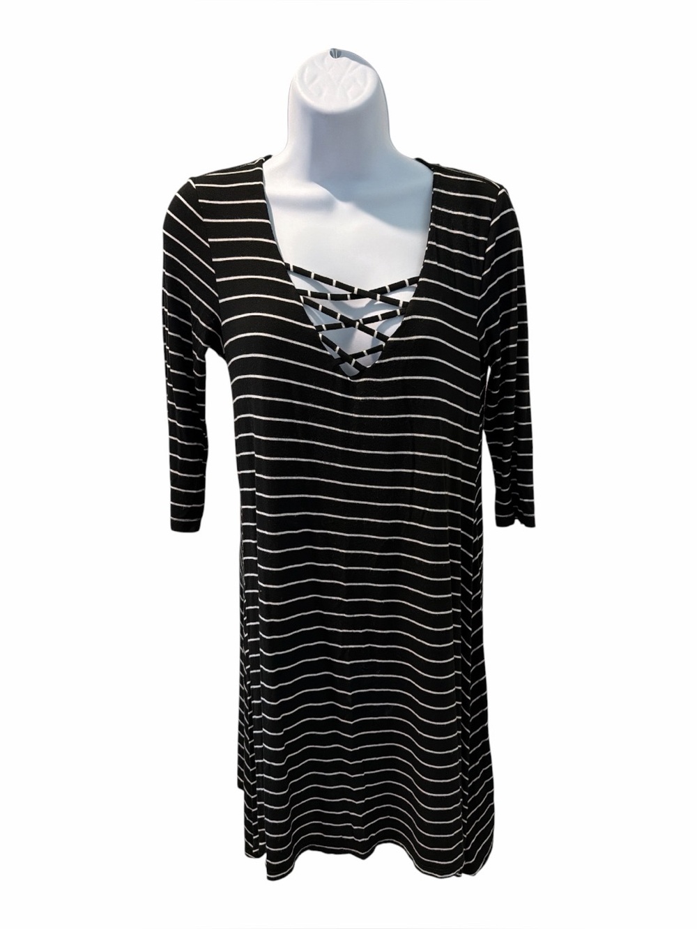 SIGNATURE STUDIO Black & White Striped Dress size medium